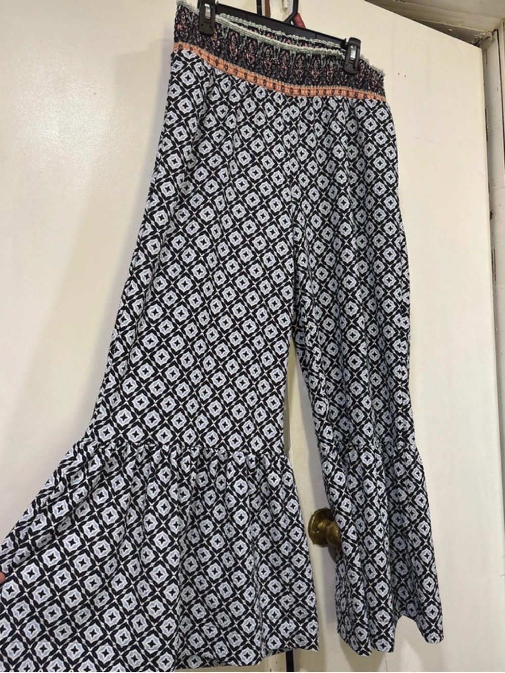 Cato Black & White Geometric Ruffle Hem Leggings